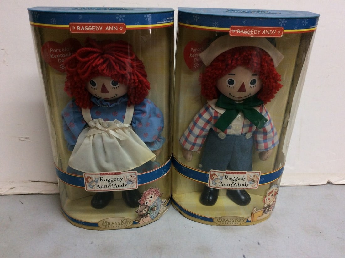 Raggedy Ann and Raggedy Andy Dolls (16.75 tall): Raggedy Ann and Raggedy Andy Dolls (16.75 tall)