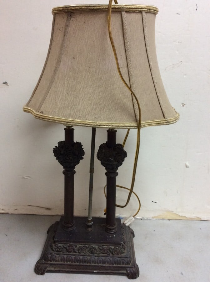 Vintage 2 bulb lamp(about 25.5in.tall): Vintage 2 bulb lamp(about 25.5in.tall)