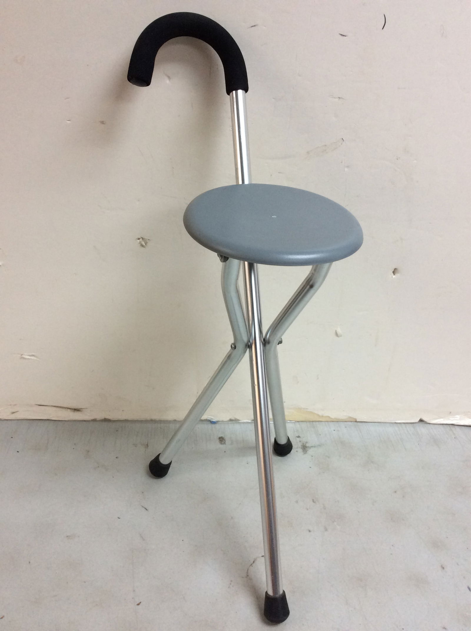 Portable Folding Walking Stick Seat Tri-pod (27.5in) (1 of 1)