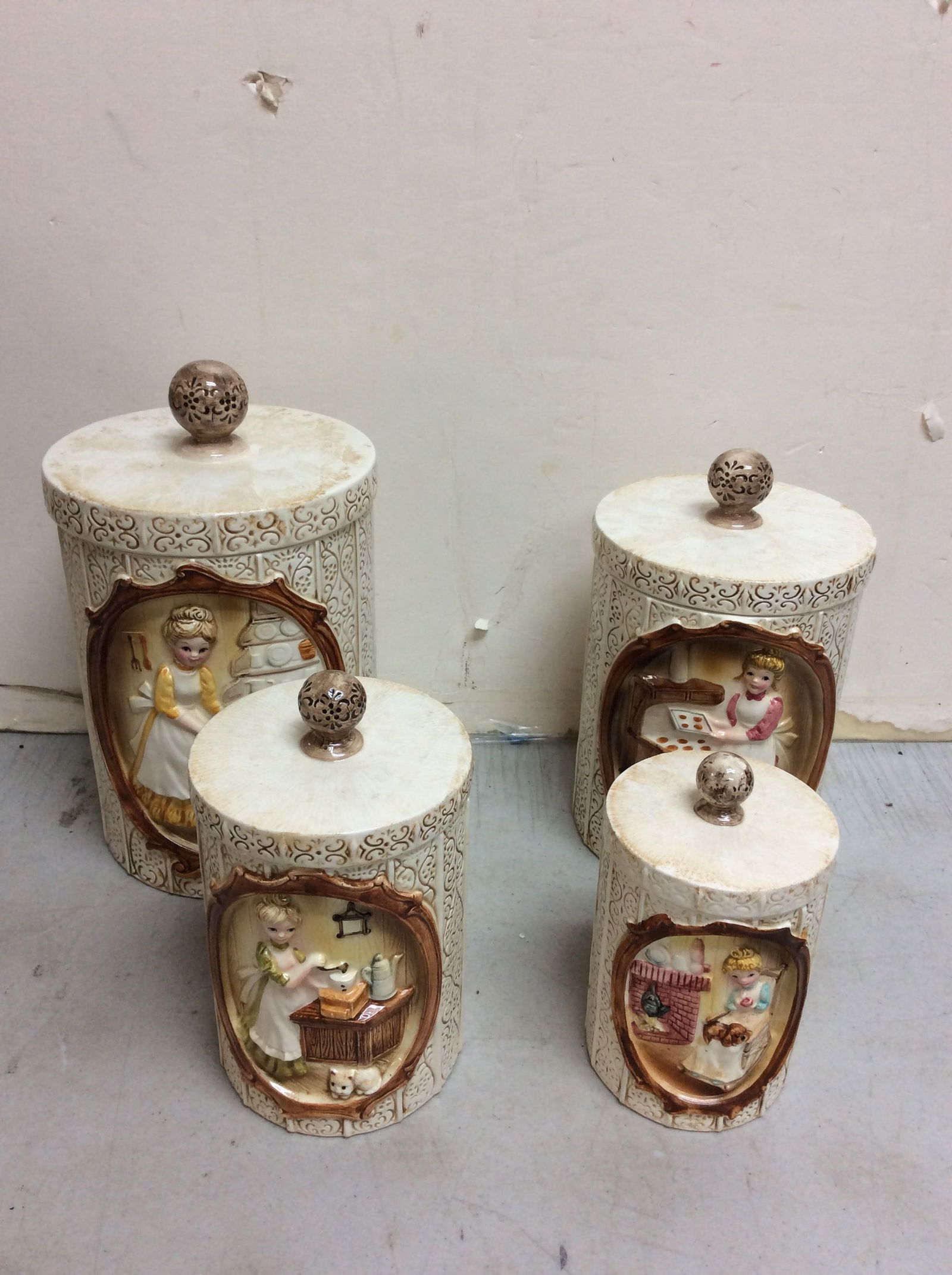 1971 Sears Boebuck and Co. ceramic containers(tallest 10.5in.): 1971 Sears Boebuck and Co. ceramic containers(tallest 10.5in.)