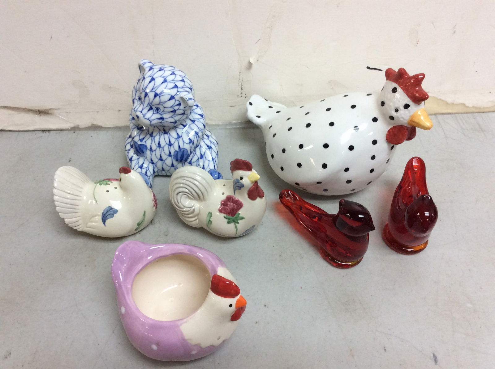 Decorative ceramic roosters and glass bird statues (1 of 1)