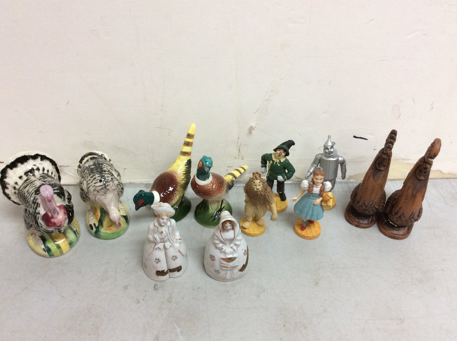 Wizard of Oz figures(tin man-4in.tall) and salt/pepper shakers: Wizard of Oz figures(tin man-4in.tall) and salt/pepper shakers