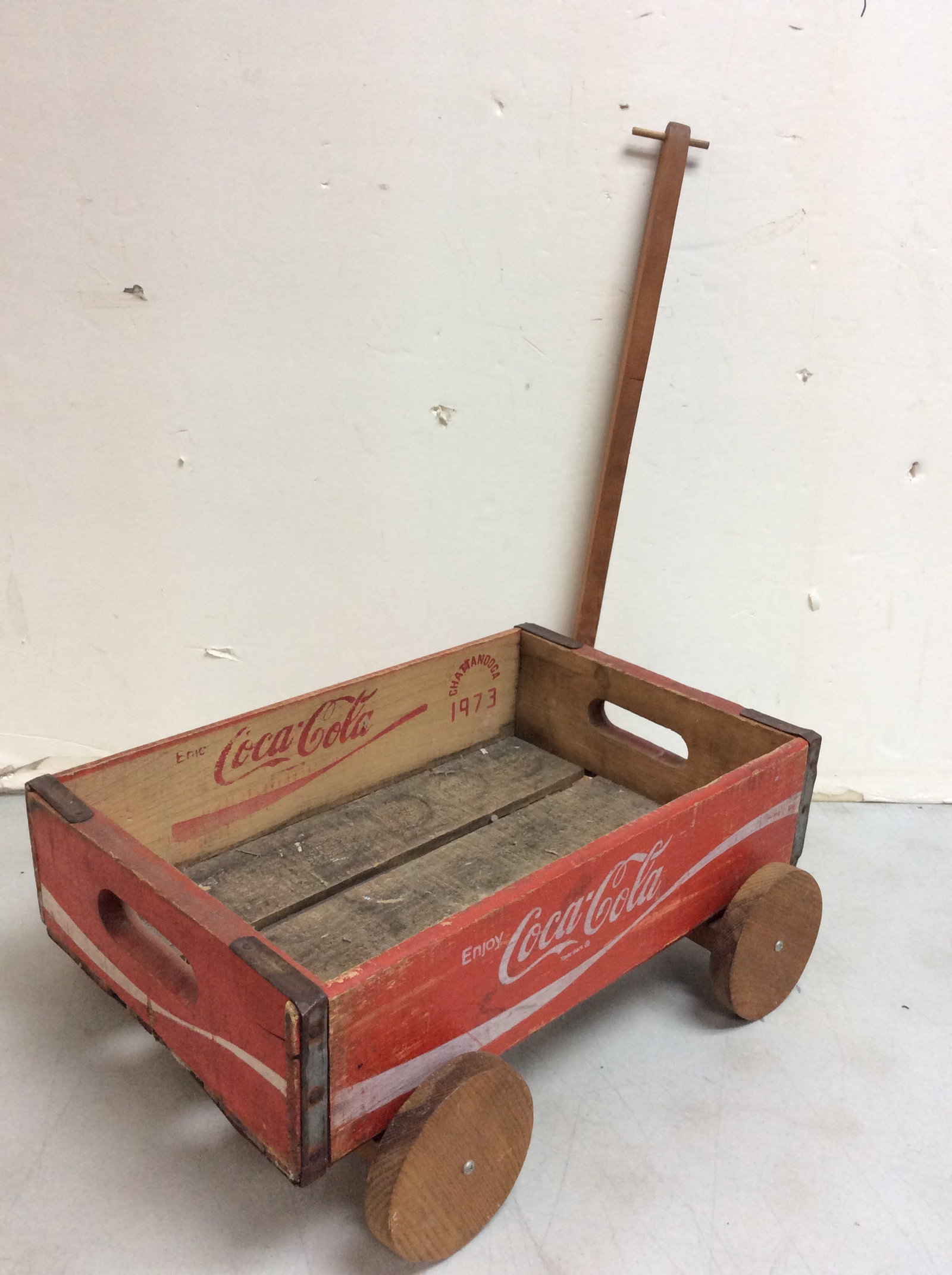 Vintage Coca-Cola wooden rolling wagon(18.5in.x12in.x7in.): Vintage Coca-Cola wooden rolling wagon(18.5in.x12in.x7in.)