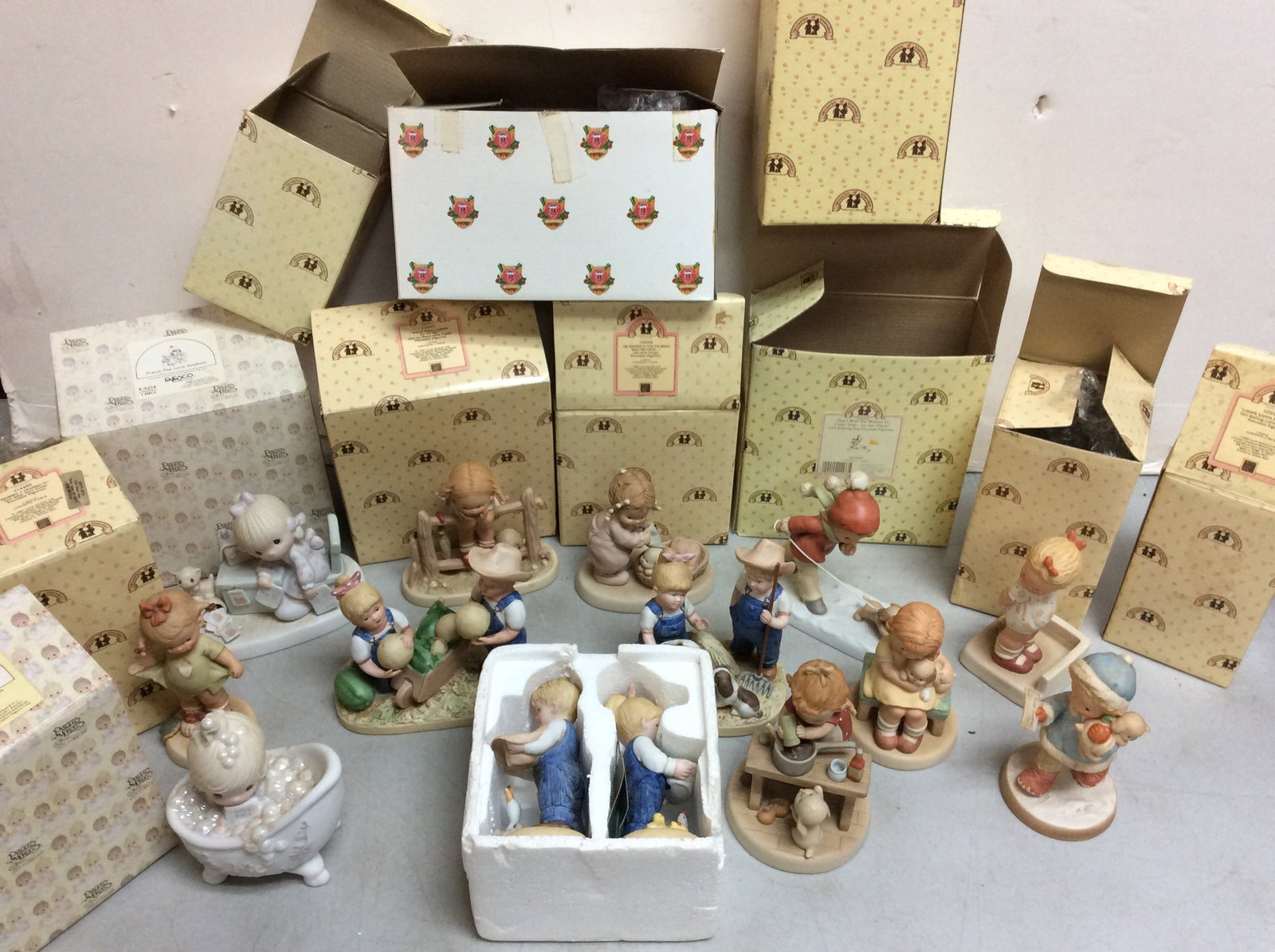 Mabel Lucie Atwell Memories of Yesterday ceramics(about 5.5in.tallest): Mabel Lucie Atwell Memories of Yesterday ceramics(about 5.5in.tallest)