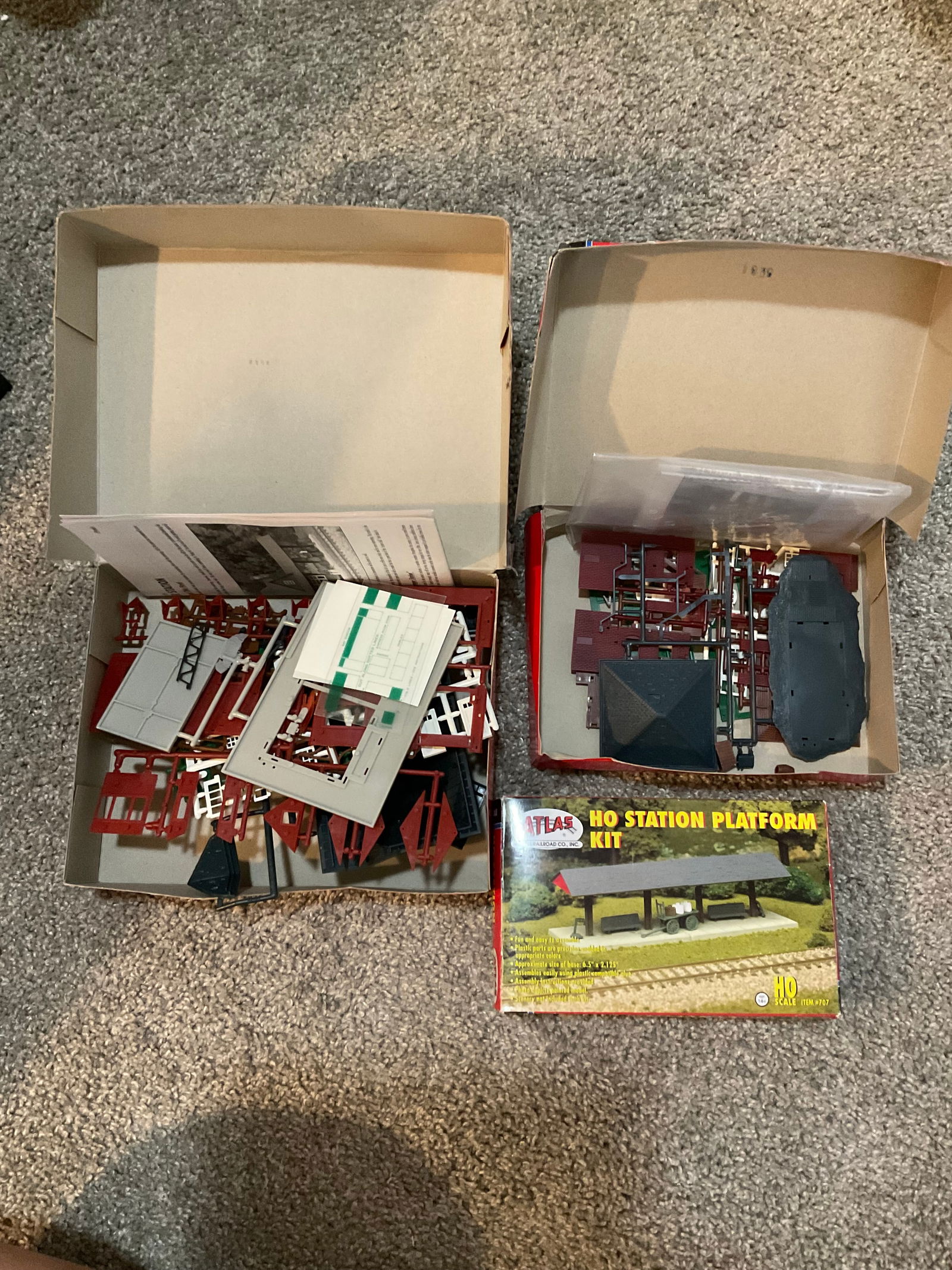 lot 2 Atlas Ho scale train models unbuilt (1 of 1)