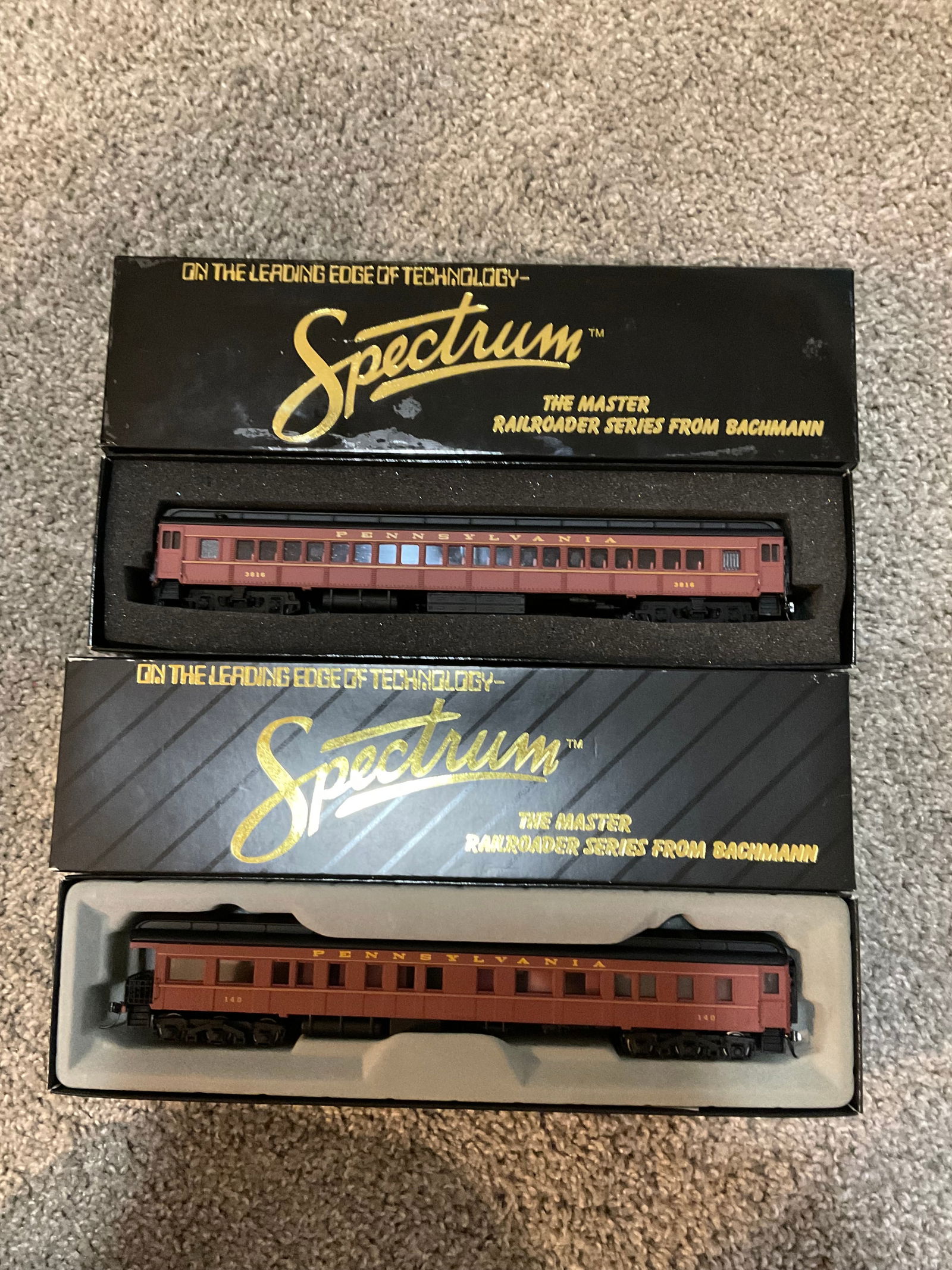 Spectrum Railroad Series HO Train Cars bachman coach and observation (1 of 1)