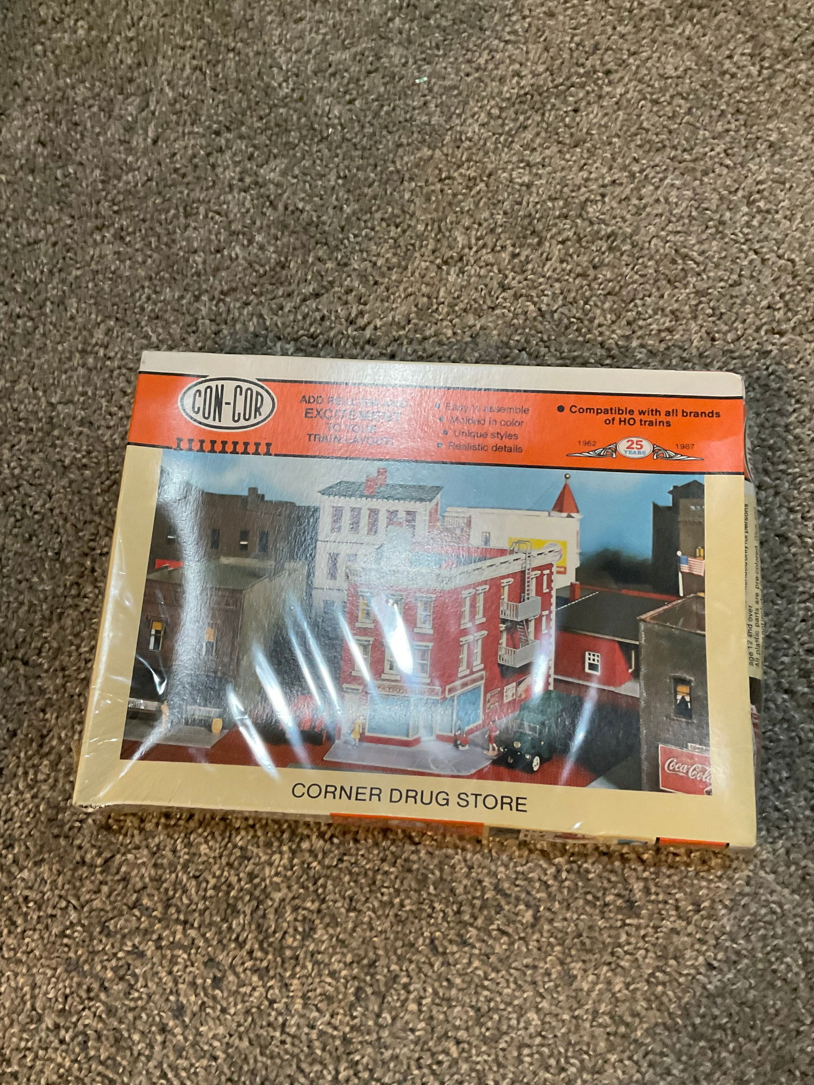 Con-Cor HO scale Corner Drug Store Ho Scale Set Brand new never opened (1 of 1)