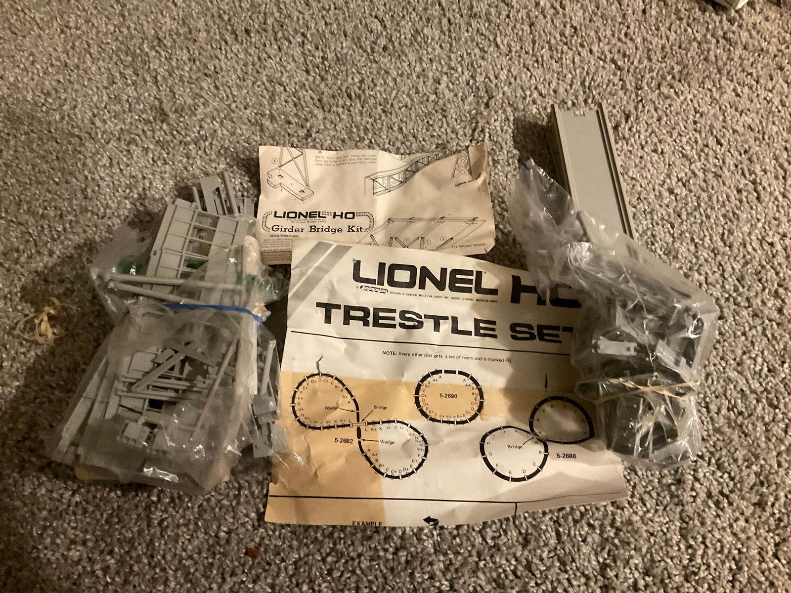 lot of lionel ho train models unbuilt (1 of 1)