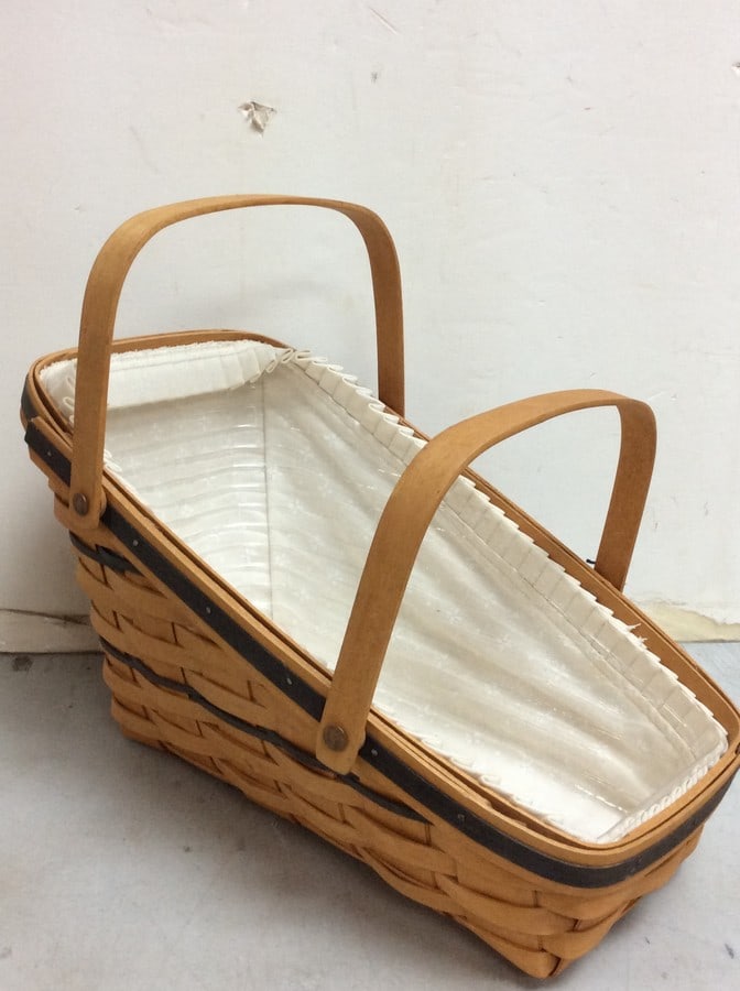 Vintage Longaberger '97 fruit vegetable gathering basket signed(mint condition with cloth and (1 of 1)