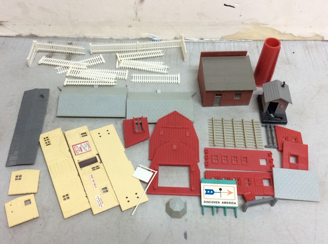 Vintage building set pieces (1 of 1)