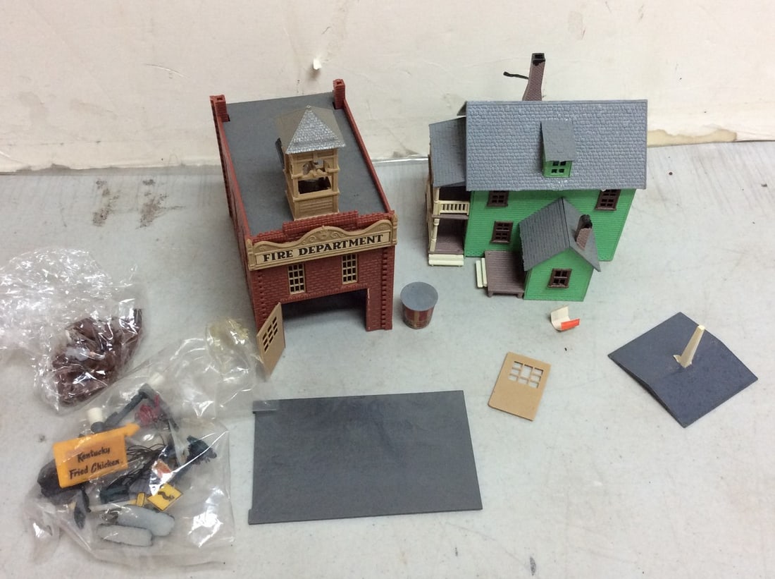 Vintage building set pieces (1 of 1)