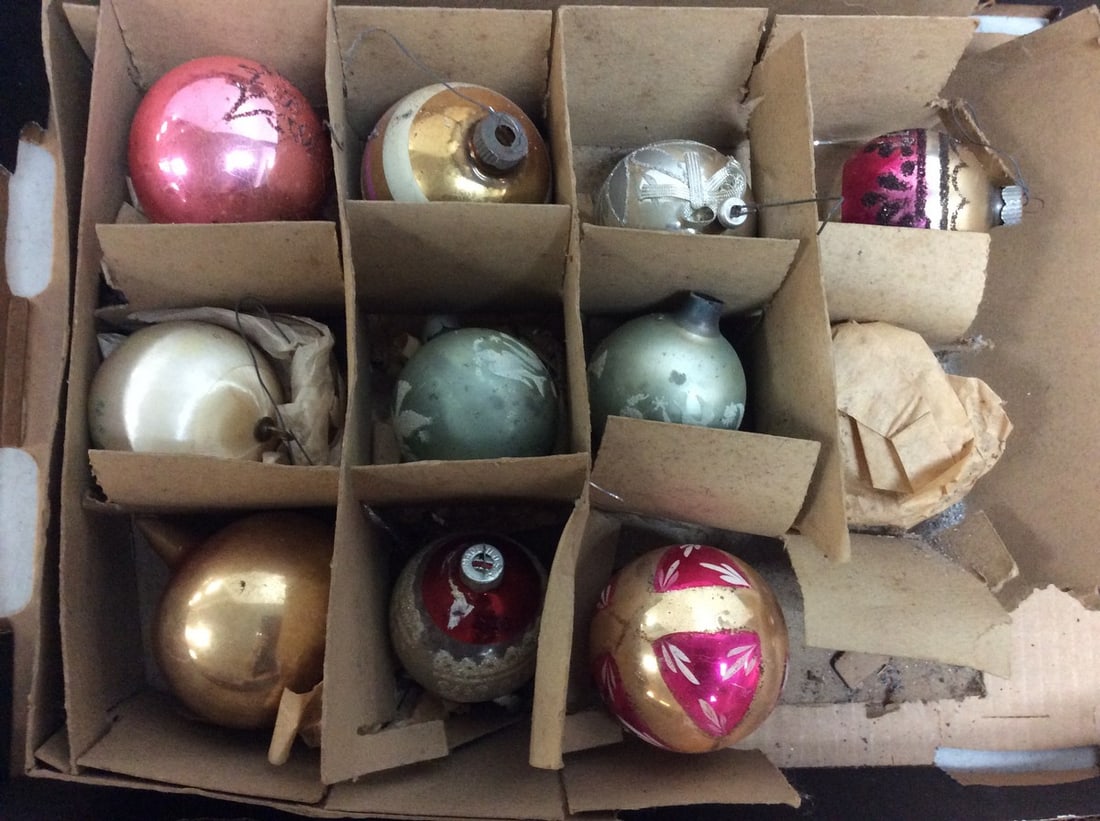 Various Christmas Ornaments: Various Christmas Ornaments