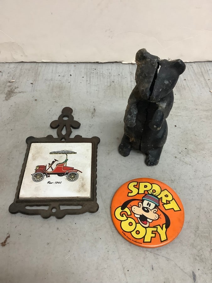 Cast iron bear(5.25in.tall),Goofy pin, Reo-1905 wall hanging decor (1 of 1)