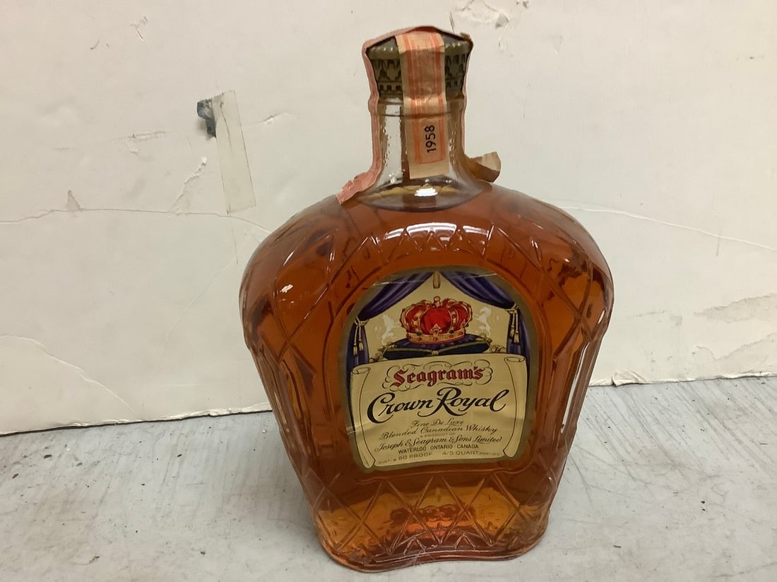 Seagrams Crown Royal (4/5 Quart) (1 of 1)