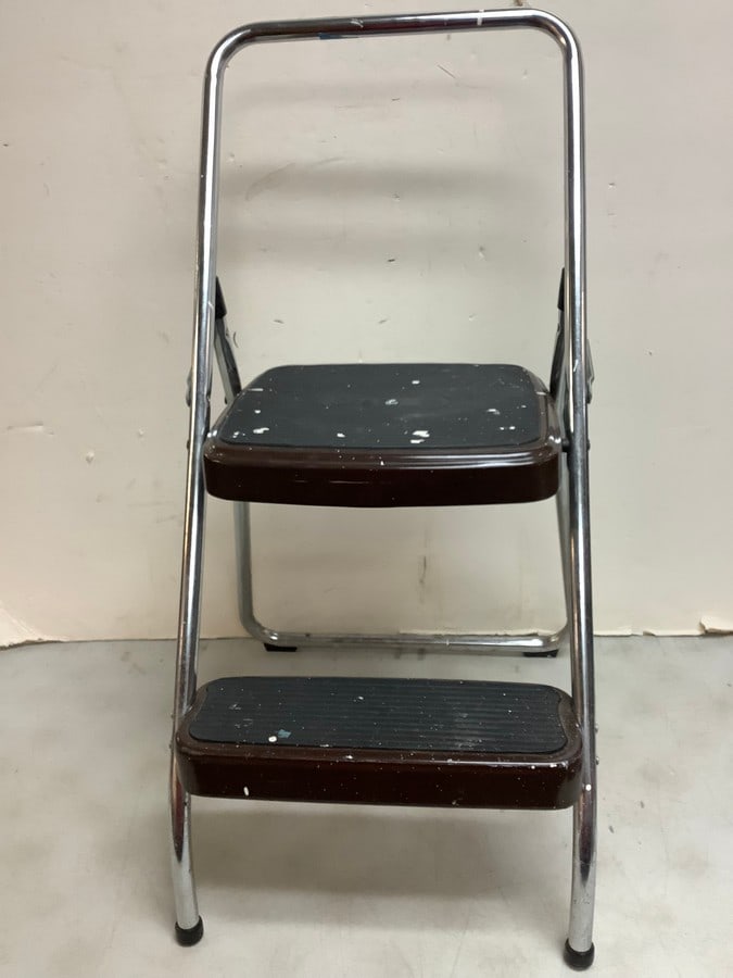 Cosco 2 step ladder(32.5in.tall) (1 of 1)