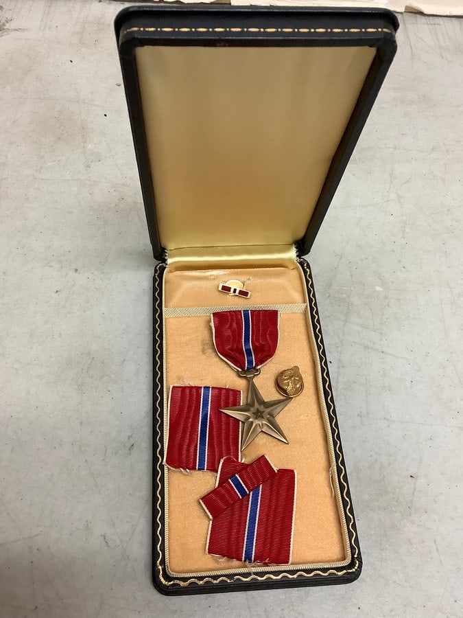 World War II bronze star medal (1 of 1)