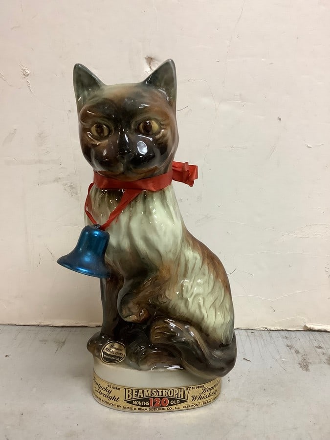 FULL Jim Beam trophy cat decanter(11.5in.tall) (1 of 1)