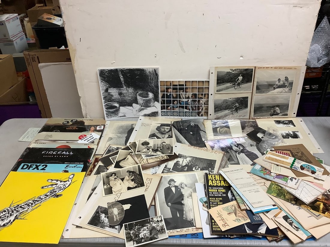 Vintage records and ephemera(black and white photographs, brochures, and more): Vintage records and ephemera(black and white photographs, brochures, and more)