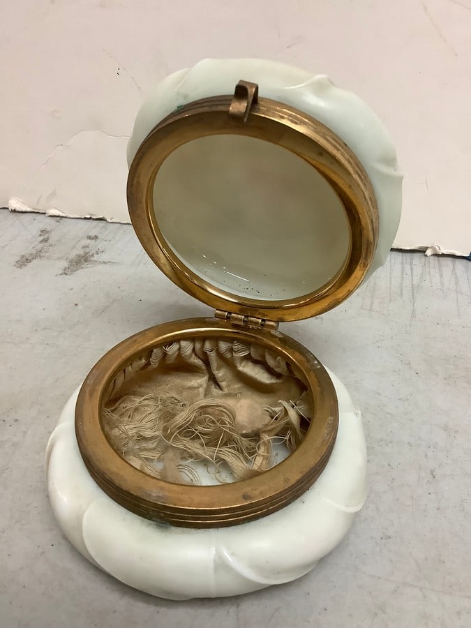 Box Jar Helmschmeidswire Antique Wave Crest art glass(3in.tall): Box Jar Helmschmeidswire Antique Wave Crest art glass(3in.tall)