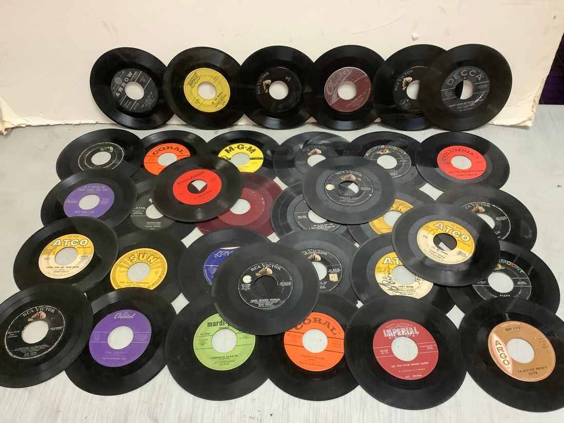 Vintage records(Carl Smith, Clarence Henry, Roy Brown, and more) (1 of 1)