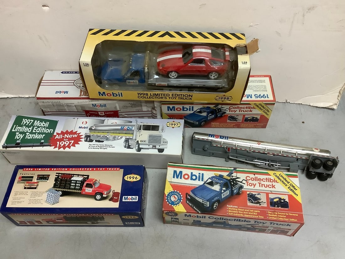 Vintage collectible Mobil truck models: Vintage collectible Mobil truck models