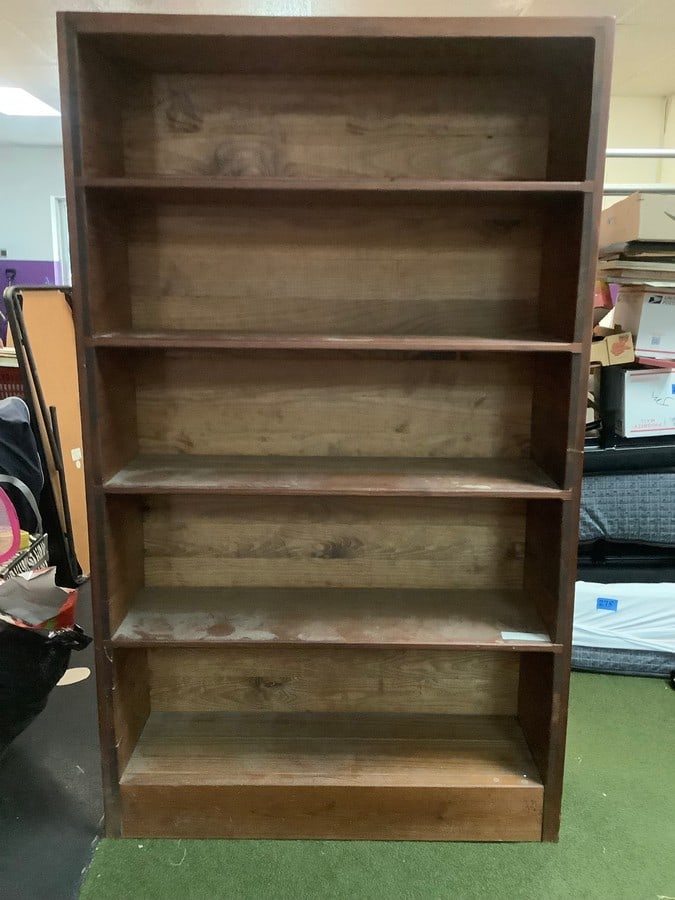 5 shelf wooden bookshelf(40in.x13in.x67in.): 5 shelf wooden bookshelf(40in.x13in.x67in.)