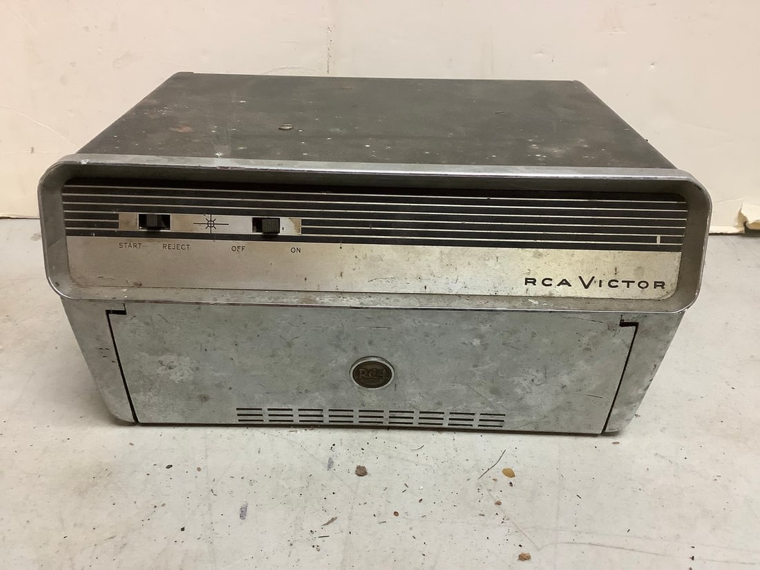 Vintage RCA Victor record player (1 of 1)