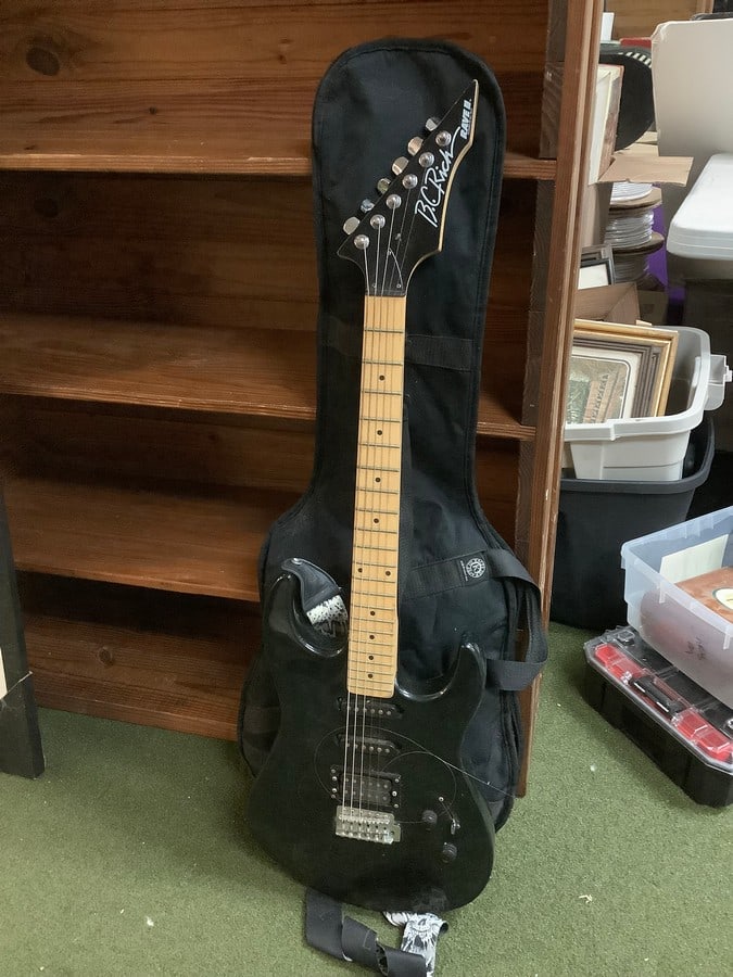 B.C. Rich Rave II electric guitar (1 of 1)