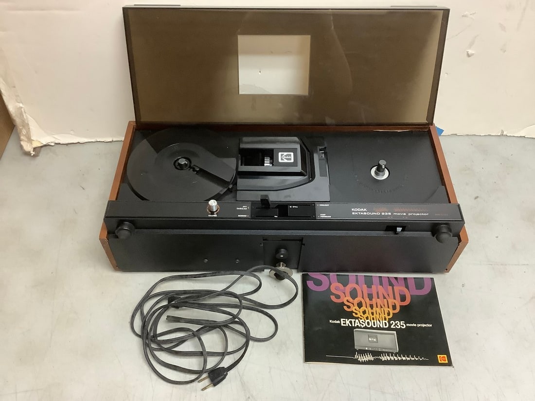 Kodak Ektasound 235 Movie Projector: Kodak Ektasound 235 Movie Projector