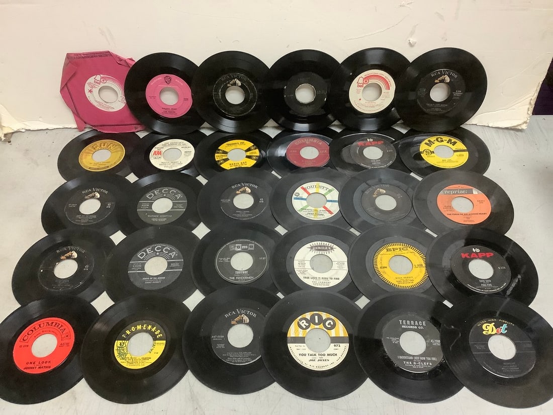 Vintage records(Frank Sinatra, Jimmie Rodgers, Dixie Doodle, and more): Vintage records(Frank Sinatra, Jimmie Rodgers, Dixie Doodle, and more)