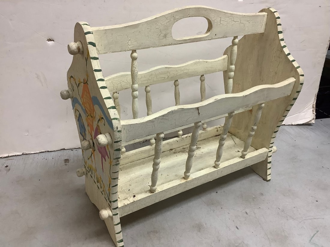 Vintage Magazine Rack Shabby Chic (15.25in.tall): Vintage Magazine Rack Shabby Chic (15.25in.tall)