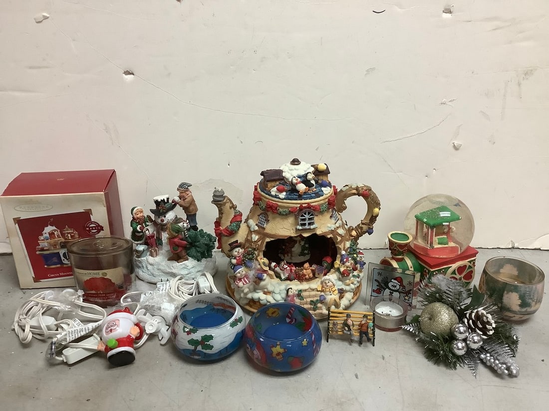 Vintage Christmas musical box, musical snowglobe(6in.tall), and more: Vintage Christmas musical box, musical snowglobe(6in.tall), and more