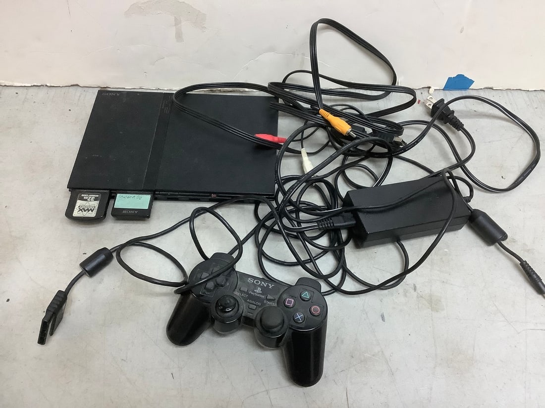 Sony Playstation 2 and controller (1 of 1)