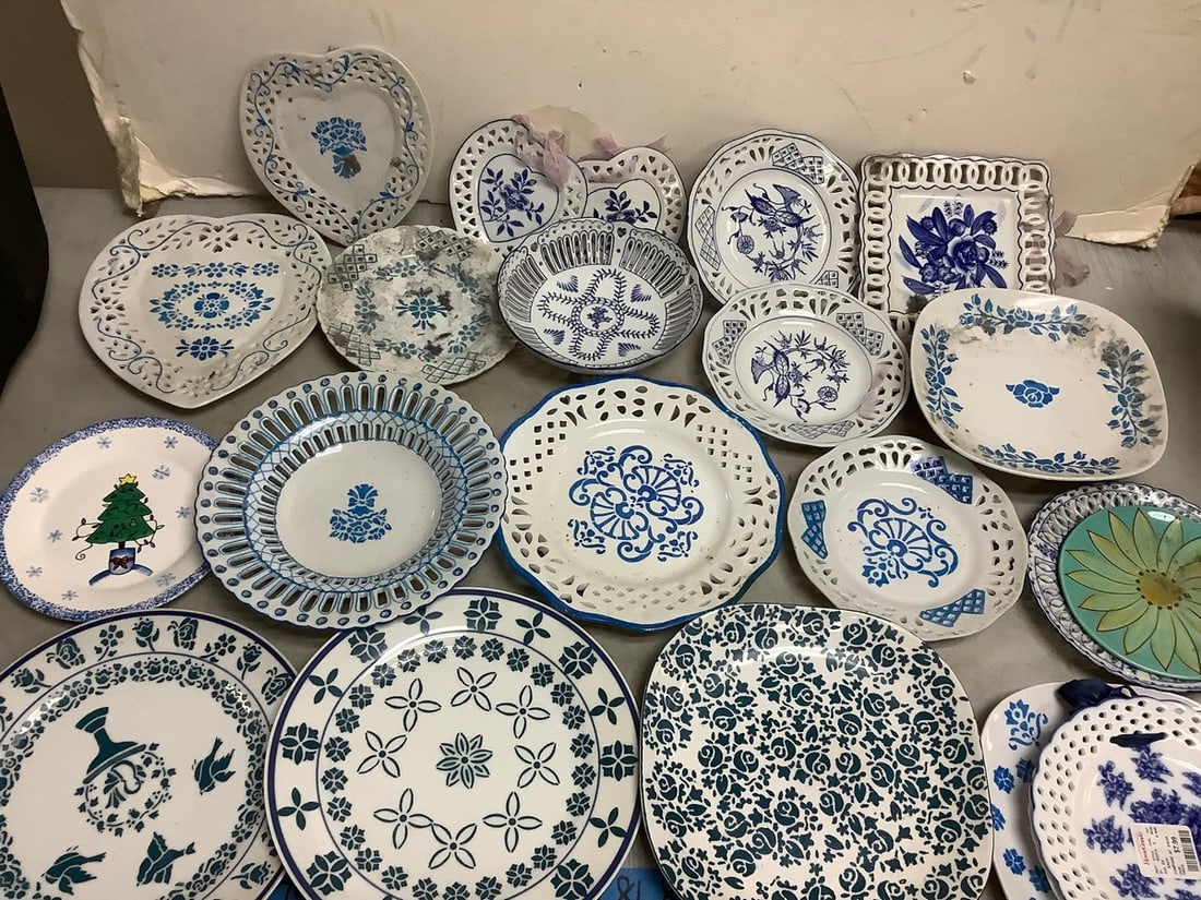 Various Decorative Plates (Corningware, Oneida, Basic Porcelana and more) (1 of 1)