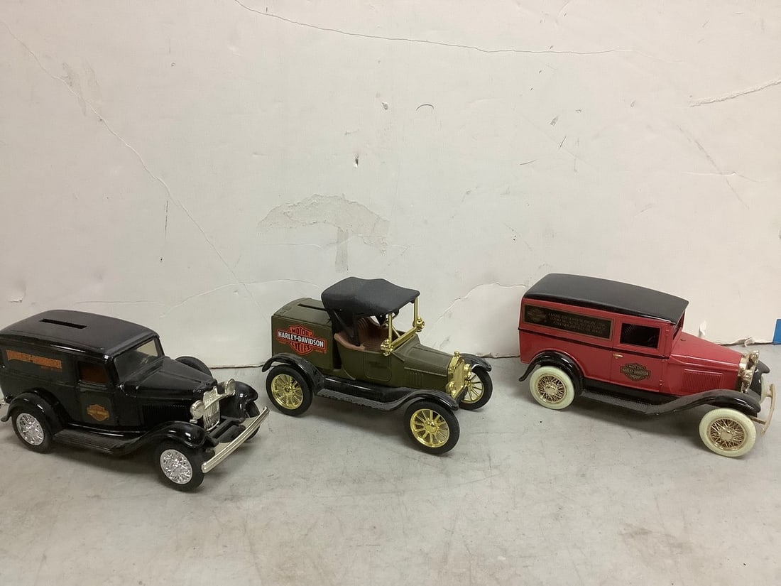 Die cast Harley Davidson trucks(tallest 3.5in.) (1 of 1)