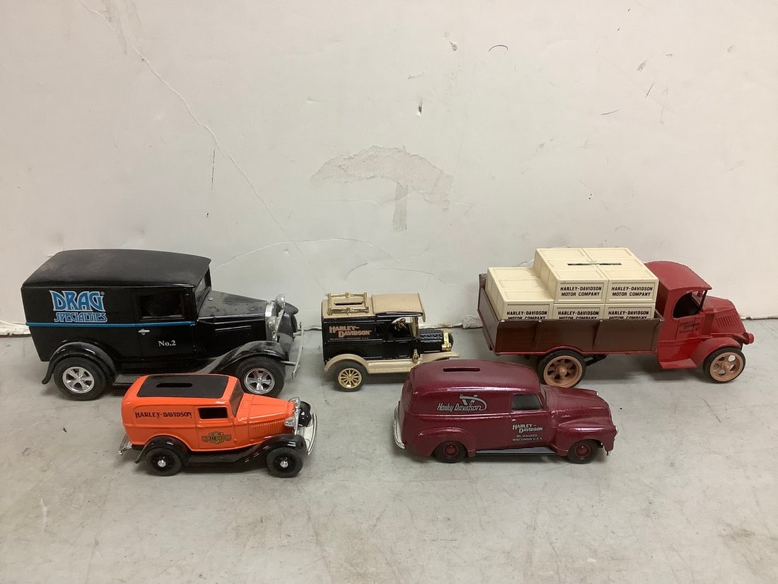 Die cast Harley Davidson trucks(tallest 3in.) (1 of 1)