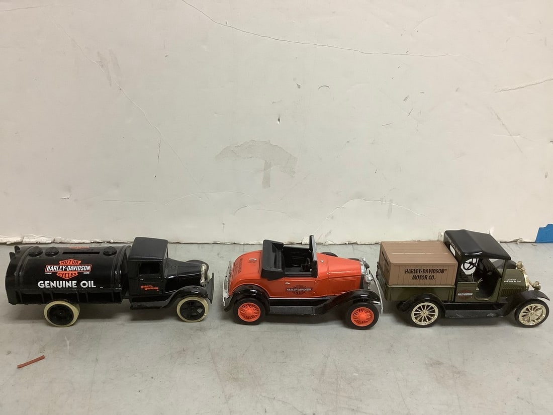 Die cast Harley Davidson trucks(tallest 3in.) (1 of 1)