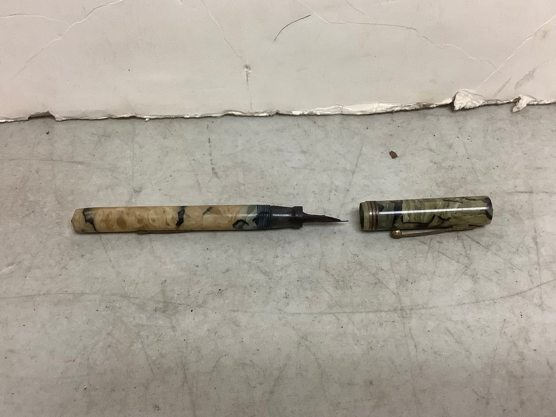 Vintage fountain pens with 14k tips: Vintage fountain pens with 14k tips