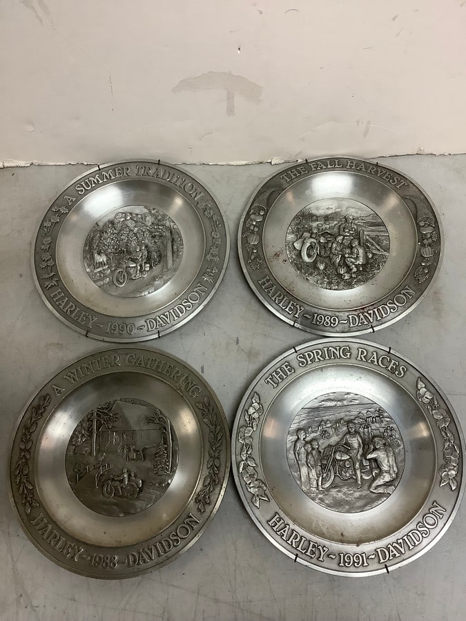 Harley Davidson fine pewter collectible plates(9in.across): Harley Davidson fine pewter collectible plates(9in.across)