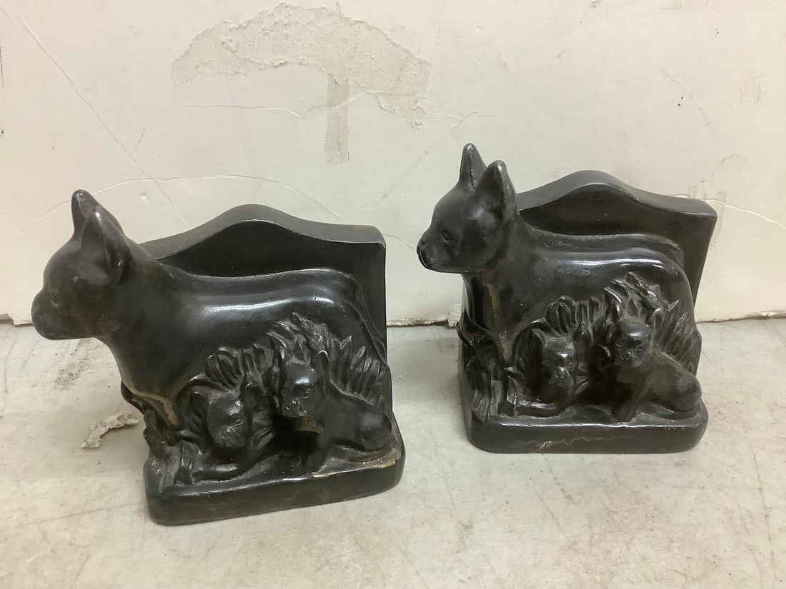 Metal dog bookends(4in.tall): Metal dog bookends(4in.tall)