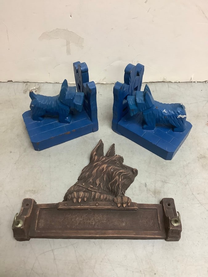 Dog bookends(5.5in.tall) and wall hanging decor: Dog bookends(5.5in.tall) and wall hanging decor