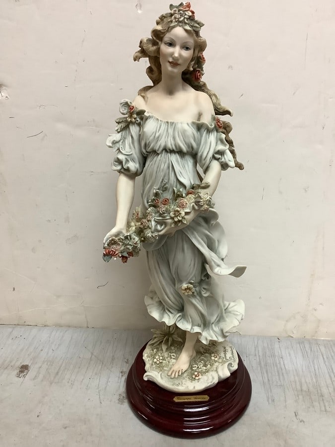 Giuseppe Armani Ceramic Statue (14.5in Tall) (1 of 1)