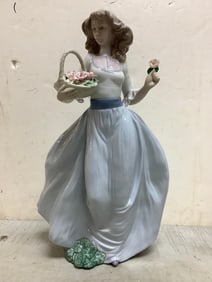 Lladro Porcelain Statue (13in Tall)