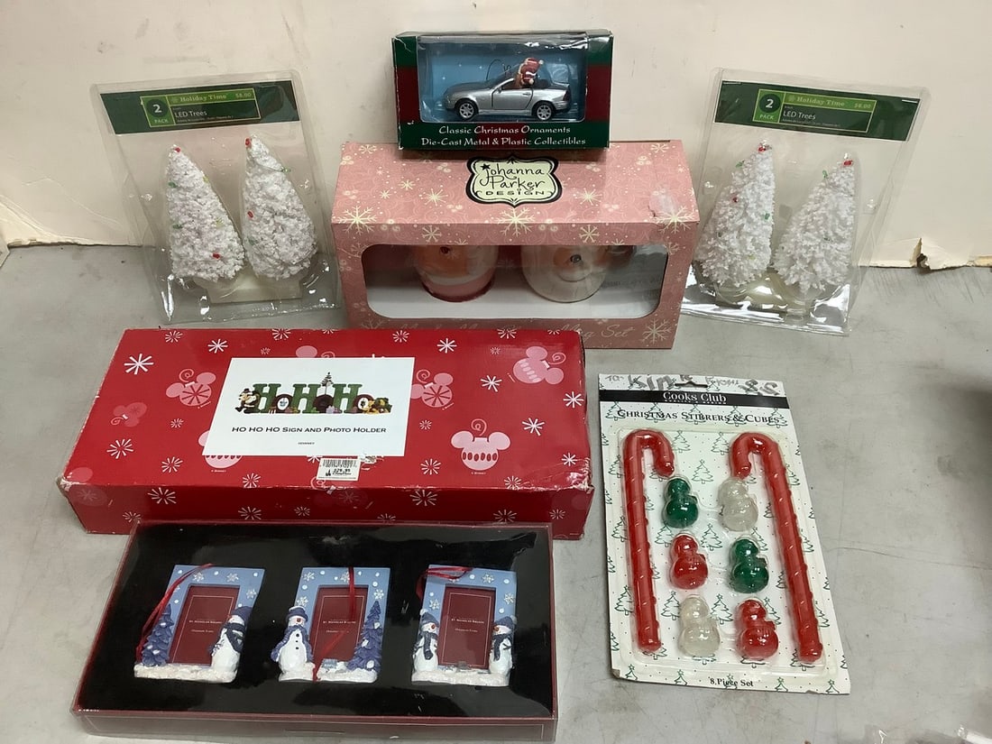 Cooks Club stirrers & cubes, Ho Ho Ho sign and photo holder, Johanna Parker design Mr. and Mrs. (1 of 1)