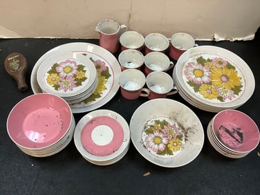 Mikasa Dish Set (Plates, Cups, Bowls and more), Becks Beer Tap (Tallest - 4.25in)