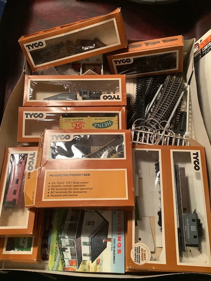 Vintage Tyco HO-gauge train models and more (1 of 1)