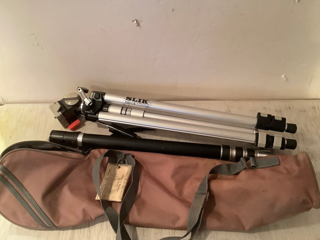 Slik insta-lock 970 G QL tripod with carrying case(22.5in.long unextended): Slik insta-lock 970 G QL tripod with carrying case(22.5in.long unextended)