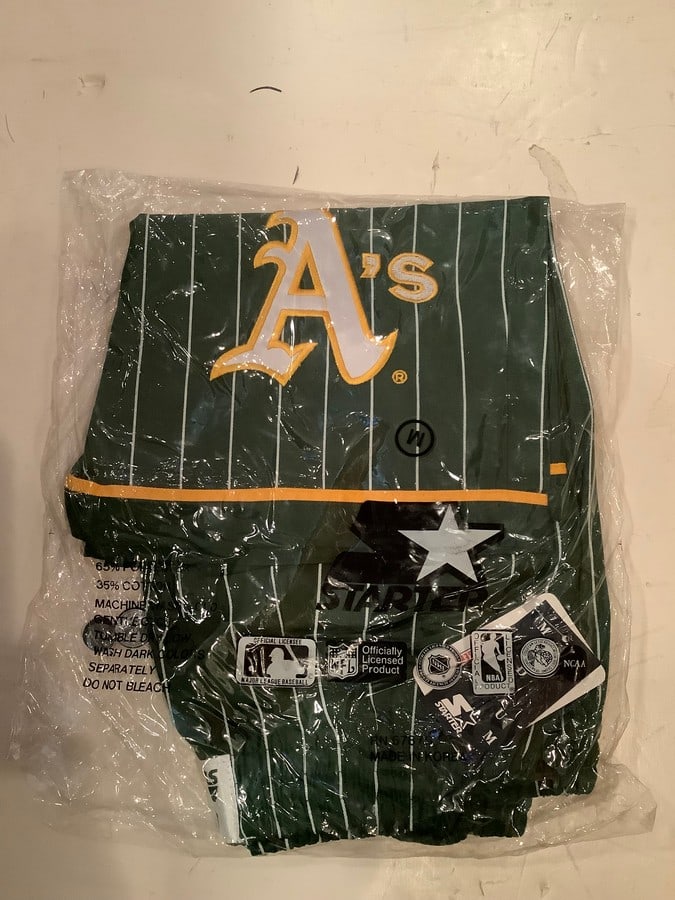 Vintage Oakland Athletics Starter shorts(M, new with tag): Vintage Oakland Athletics Starter shorts(M, new with tag)
