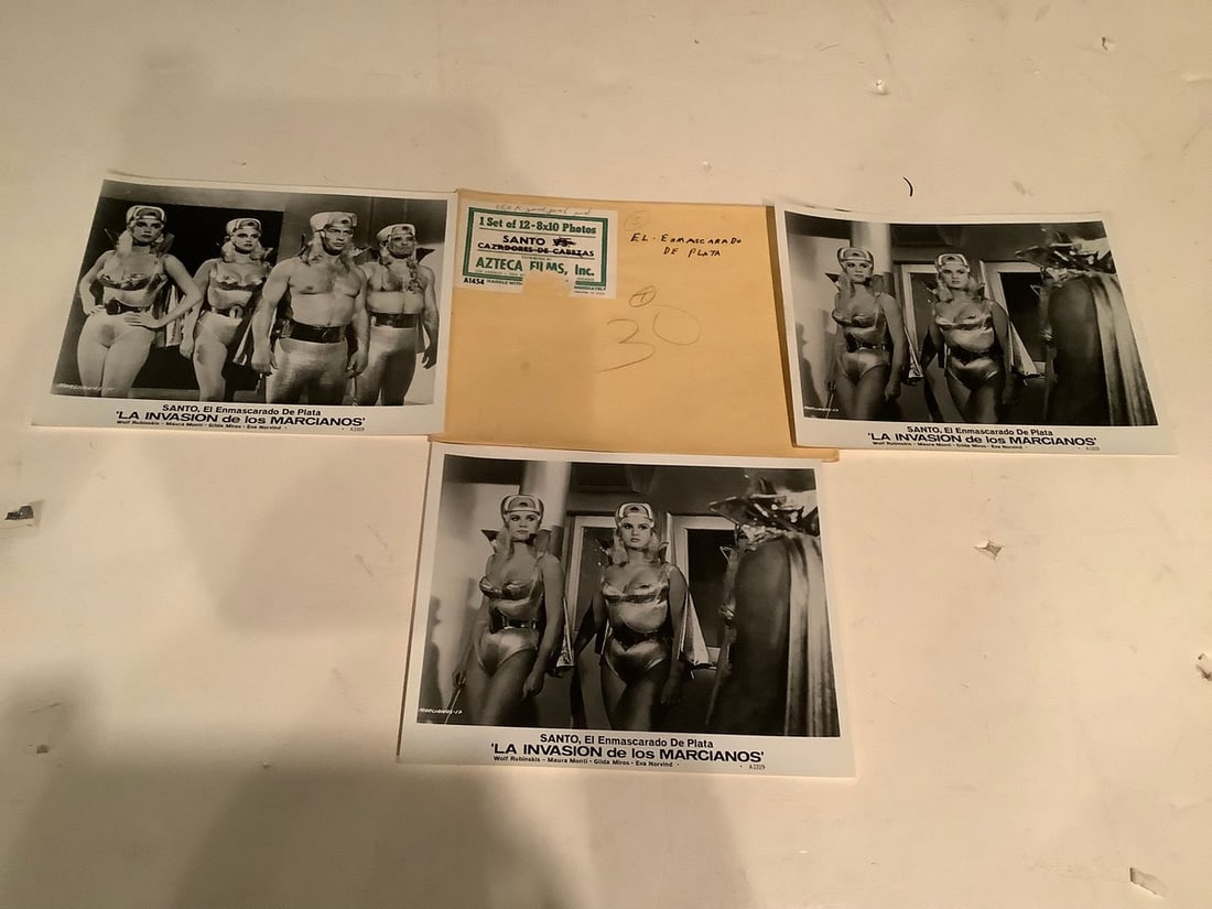 Vintage La Invasion de los Marcianos black and white movie prints-set of 3(8in.x10in. photos): Vintage La Invasion de los Marcianos black and white movie prints-set of 3(8in.x10in. photos)