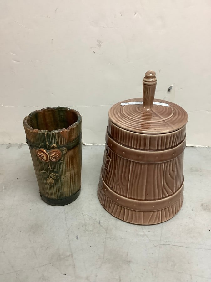 Weller vase and ceramic cookie jar: Weller vase and ceramic cookie jar